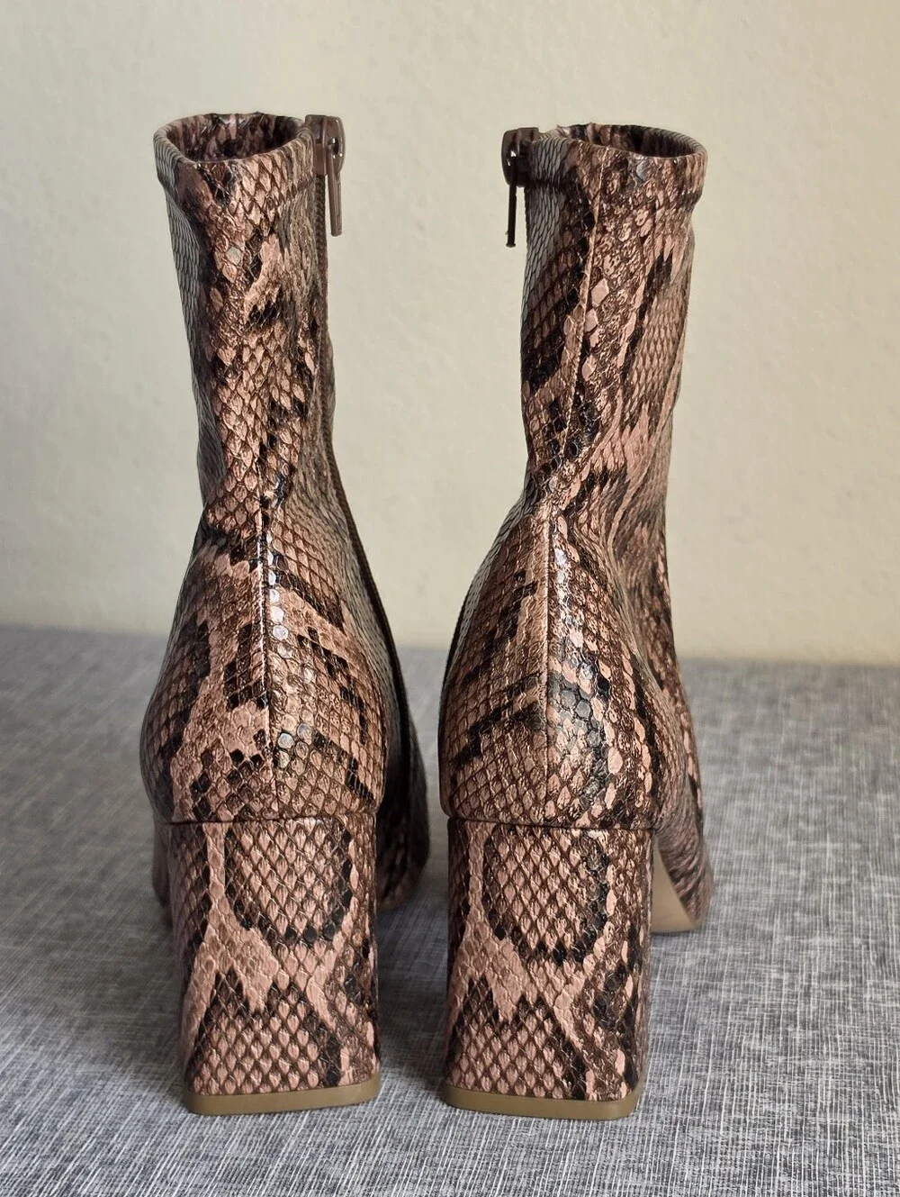 Steve Madden Harli Brown Snake Print Boots Block Heel Size 6 Ankle Bootie